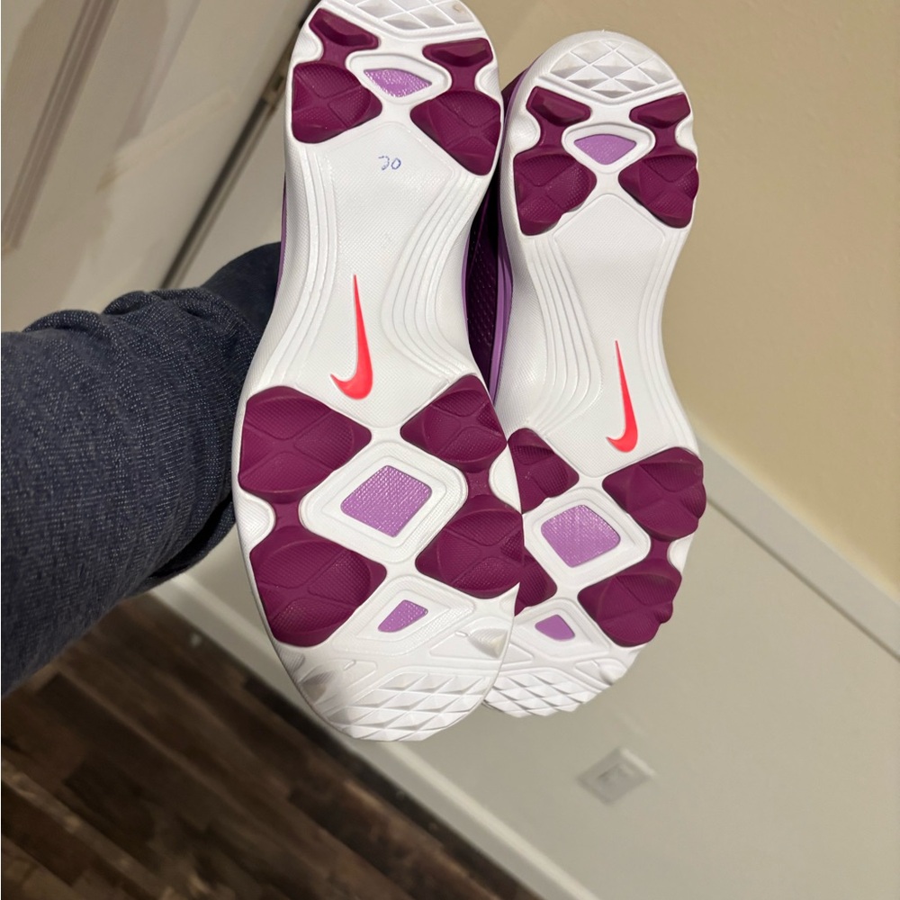 Nike Women's Maroon and Pink Athletic Shoes - Picture 8 of 10